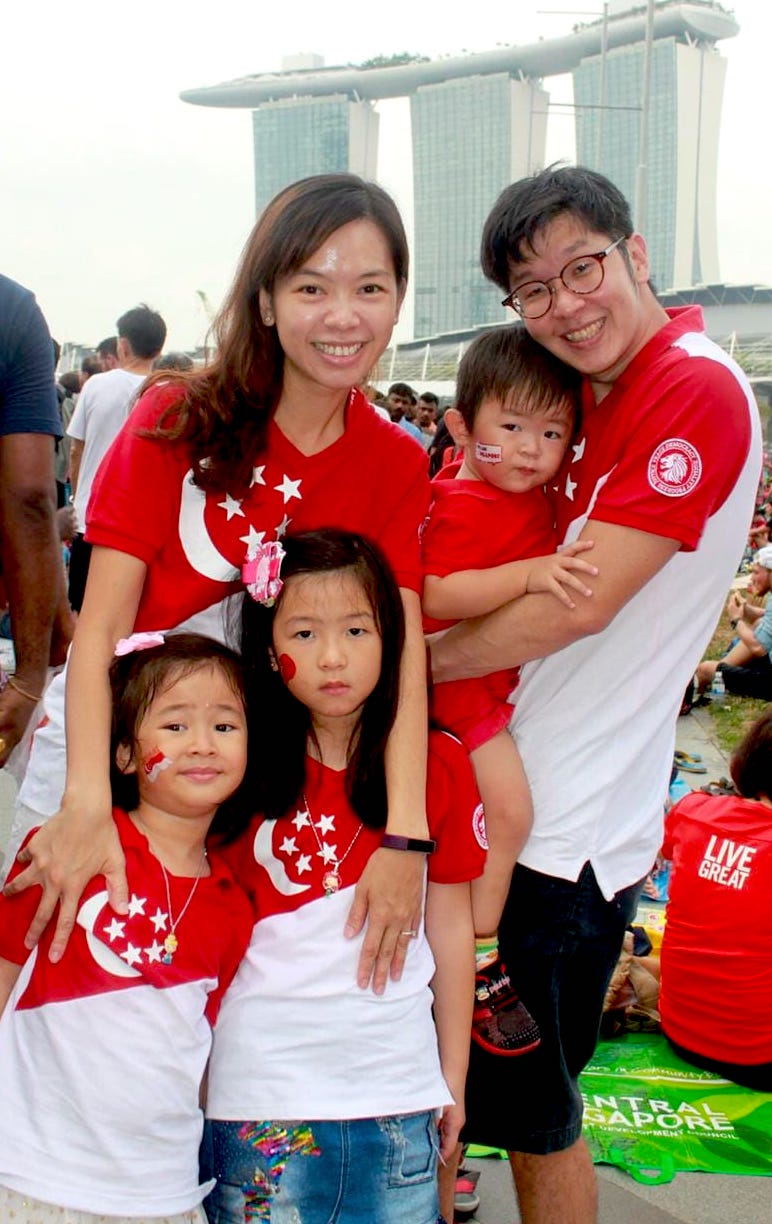  ​From scoring 217 points in the Primary School Leaving Examination (PSLE) to now a surgeon, Dr Jay Lim, Associate Consultant, Department of Urology, is a firm believer and fine example that grades do not determine one’s future. The father of three young children shares with LighterNotes his learning philosophy. 