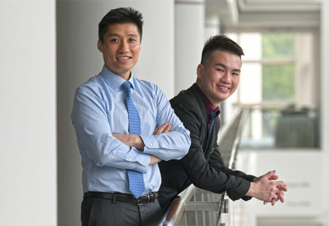  ​A/Prof Tan Heng Hao (left) and physiotherapist Yap Thian Yong both received the Superstar Award on Tuesday, the highest accolade among the Singapore Health Quality Service Awards. ST PHOTO NG SOR LUAN  