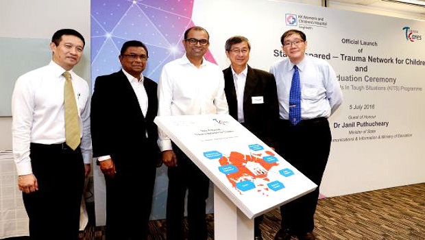  ​Ministry of Education; Mr Lim Boon Heng, Chairman, Temasek Holdings and Associate Professor Ng Kee Chong, Chairman, Division of Medicine, KK Women’s and Children’s Hospital at the symbolic launch of Stay Prepared – Trauma Network for Children. Photo KKH