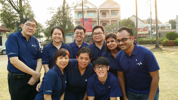  ​​KKH team members together with medical students from the Lee Kong Chian School of Medicine, NTU. Clockwise from top left - A/Prof Ng Kee Chong, Dr Teng Sung Shin, Mr Shawn Tan, Dr Khoo Zi Xean, Nurse Clinician Rajammal P Kaliappan, Dr Nirmal Kavalloor Visruthan, Mr Vincent Neoh, Nurse Manager Lim Lee Ngoh and Ms Judith Wee.