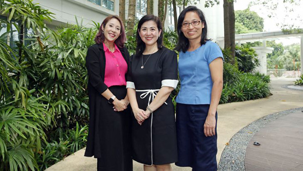  ​Head of Duke-NUS Medical School's Centre for Clinician-Scientist Development Koh Woon Puay (centre), who founded a year-long professional leadership training programme that aims to empower women clinician-scientists and scientists to succeed in their research endeavours, with two of the participants, Dr Anita Chan (left) and Dr Wong Ting Hway. ST PHOTO SEAH KWANG PENG