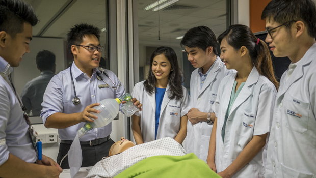  ​Dr Kenneth Chin (second from left) graduated with a BSc. Honours (Biochemistry and Molecular Biology) at the University of Melbourne and worked at A*STAR BTI (Stem Cells Laboratory) prior to entering medical school.