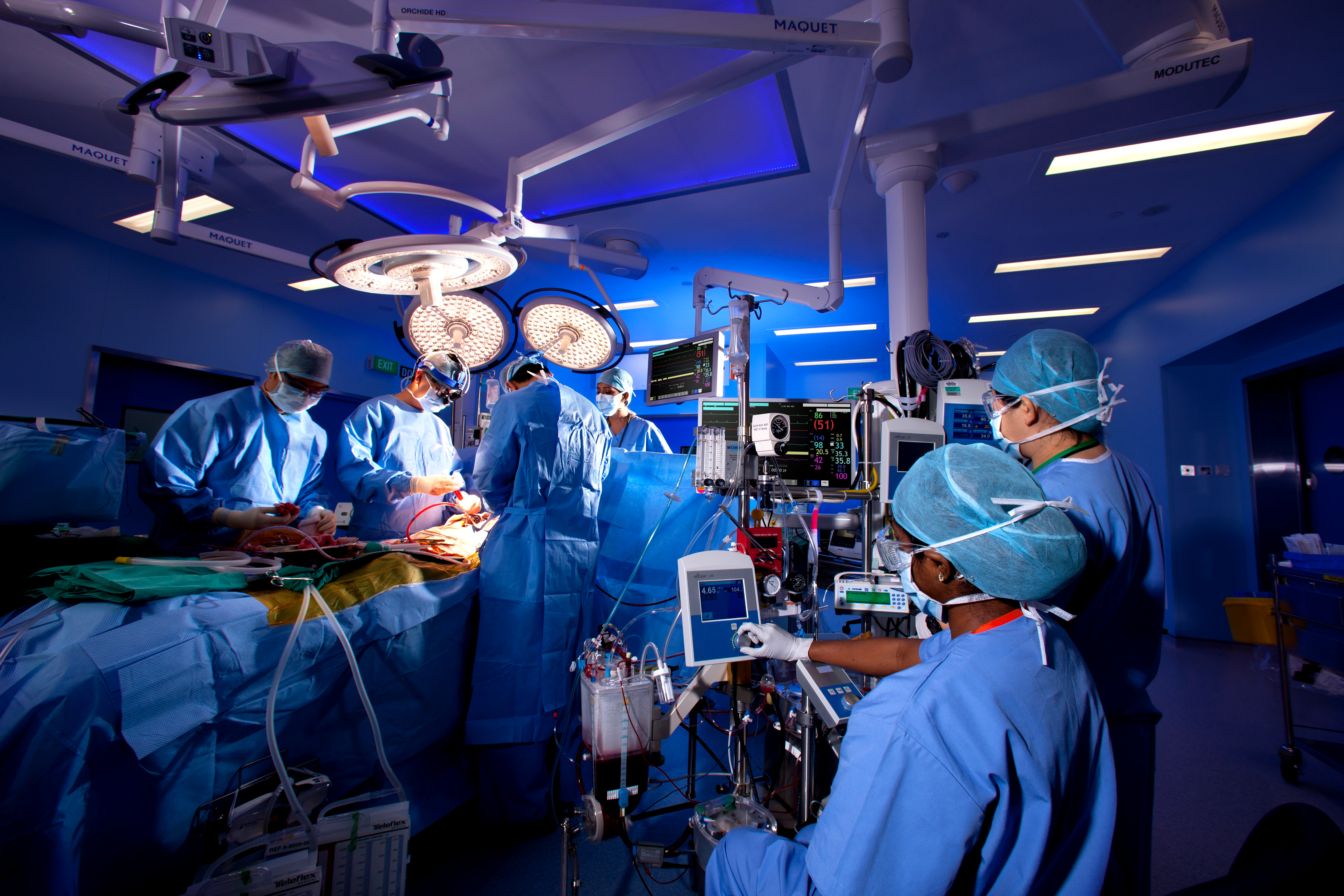 Doctors performing coronary artery bypass grafting (CABG) | SingHealth